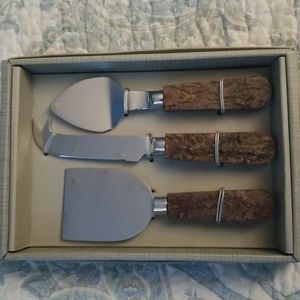 NWT set of 3 cheese knives with mango wood bark handles by Twos Company